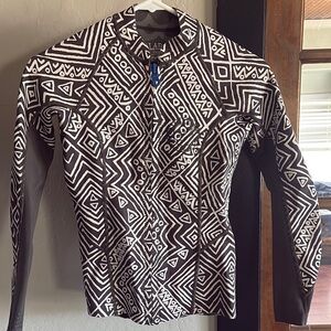 Billabong Black and White Long Sleeve Tee with Geometric Pattern
